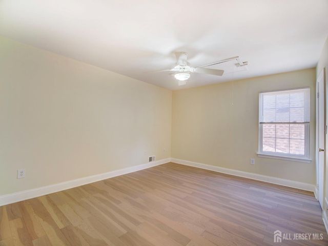 153 Wycoff Way W, East Brunswick, NJ 08816