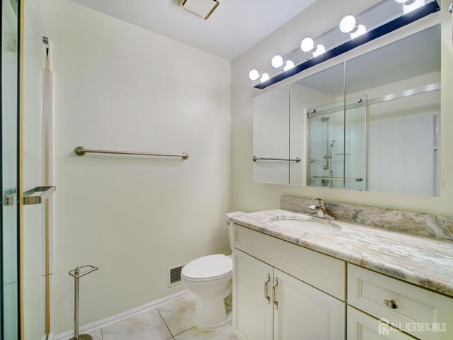 153 Wycoff Way W, East Brunswick, NJ 08816