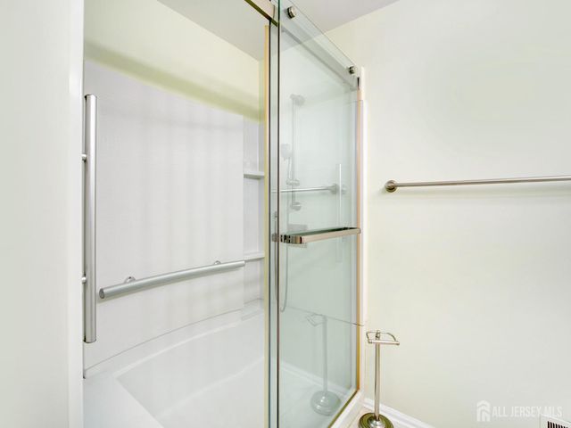 153 Wycoff Way W, East Brunswick, NJ 08816