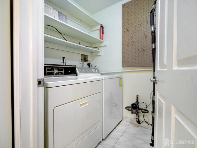 153 Wycoff Way W, East Brunswick, NJ 08816