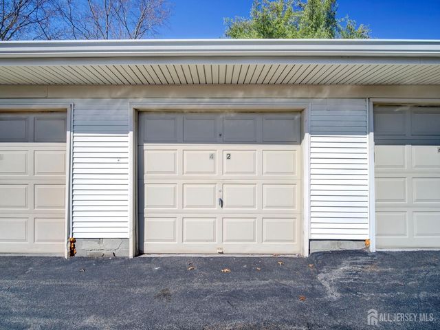 153 Wycoff Way W, East Brunswick, NJ 08816