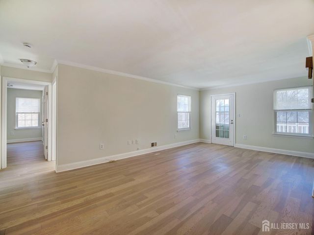 153 Wycoff Way W, East Brunswick, NJ 08816
