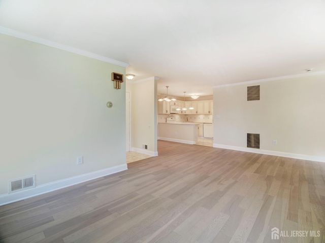 153 Wycoff Way W, East Brunswick, NJ 08816