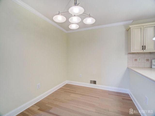 153 Wycoff Way W, East Brunswick, NJ 08816