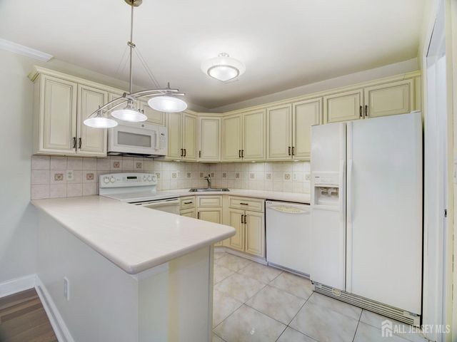 153 Wycoff Way W, East Brunswick, NJ 08816