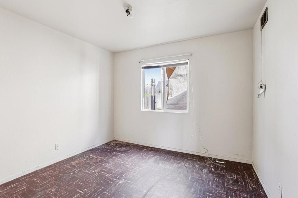 Image 13 of property listing at 483 Heathcliff Drive, Pacifica, CA 94044