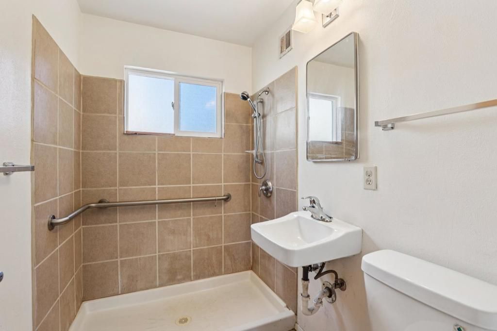 Image 18 of property listing at 483 Heathcliff Drive, Pacifica, CA 94044