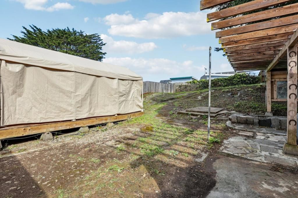 Image 23 of property listing at 483 Heathcliff Drive, Pacifica, CA 94044