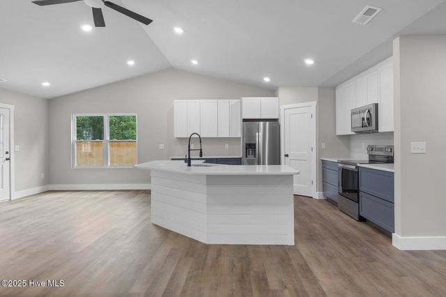 313 Pinewood Drive, Jacksonville, NC 28546
