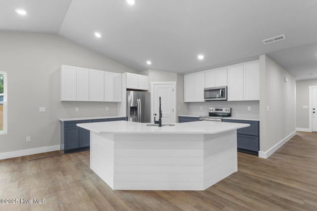313 Pinewood Drive, Jacksonville, NC 28546
