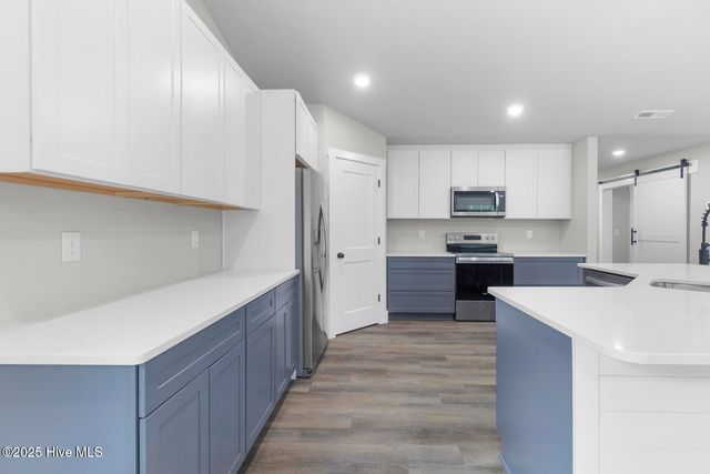 313 Pinewood Drive, Jacksonville, NC 28546