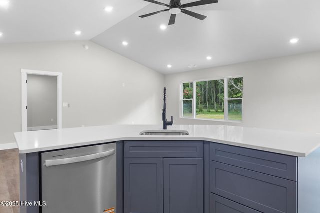 313 Pinewood Drive, Jacksonville, NC 28546