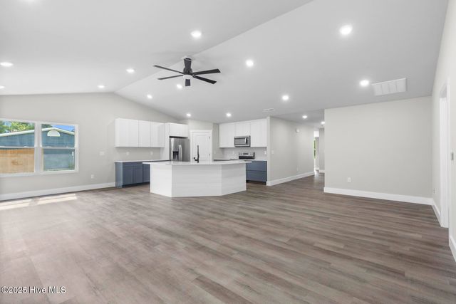 313 Pinewood Drive, Jacksonville, NC 28546