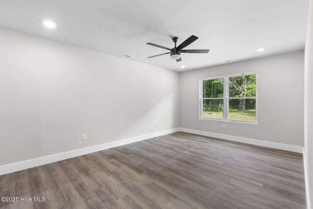 313 Pinewood Drive, Jacksonville, NC 28546