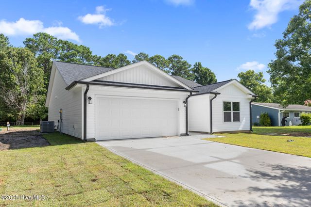 313 Pinewood Drive, Jacksonville, NC 28546