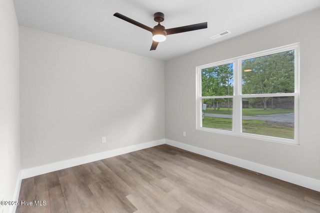 313 Pinewood Drive, Jacksonville, NC 28546