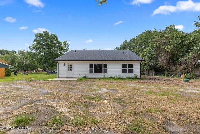 313 Pinewood Drive, Jacksonville, NC 28546