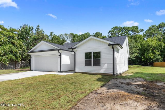 313 Pinewood Drive, Jacksonville, NC 28546