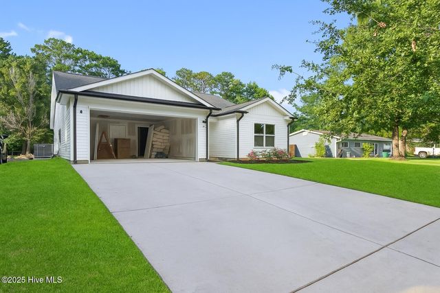 313 Pinewood Drive, Jacksonville, NC 28546