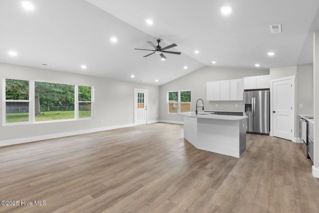 313 Pinewood Drive, Jacksonville, NC 28546