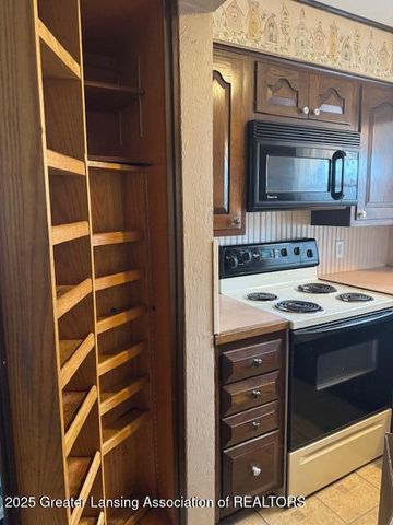 1120 Kelsey Avenue, Lansing, MI 48910