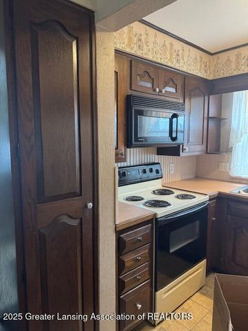 1120 Kelsey Avenue, Lansing, MI 48910