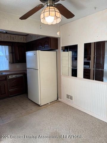 1120 Kelsey Avenue, Lansing, MI 48910