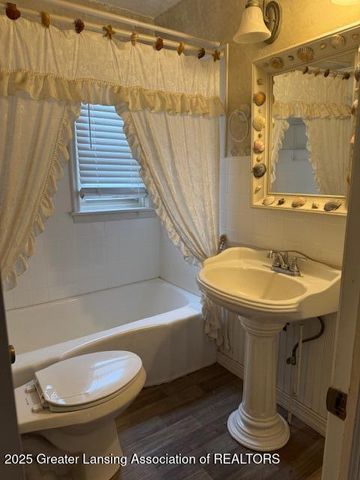 1120 Kelsey Avenue, Lansing, MI 48910