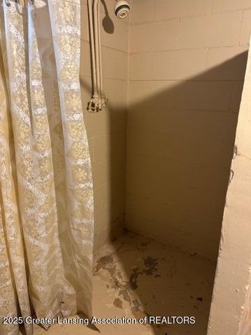 1120 Kelsey Avenue, Lansing, MI 48910