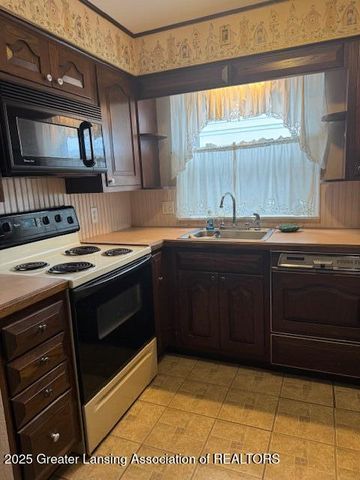 1120 Kelsey Avenue, Lansing, MI 48910