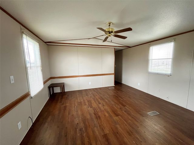 8082 Fm 697, Whitewright, TX 75491