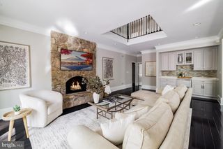 9200 HOLLYOAK DR, Bethesda, MD 20817