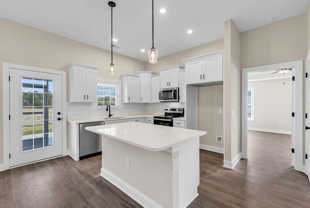 982 Inglewood Dr., Loris, SC 29569