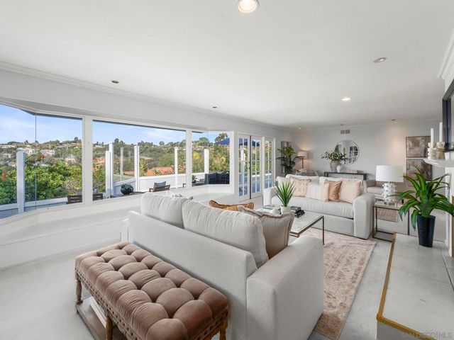 7753 Via Capri, La Jolla, CA 92037