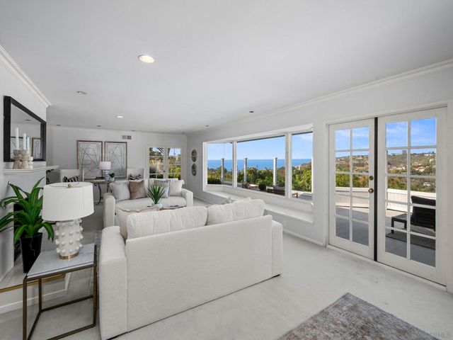 7753 Via Capri, La Jolla, CA 92037