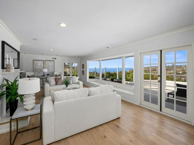 7753 Via Capri, La Jolla, CA 92037