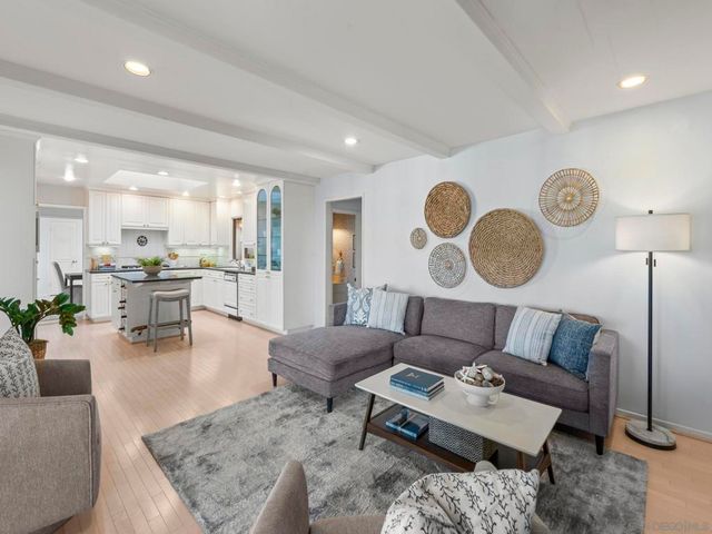 7753 Via Capri, La Jolla, CA 92037