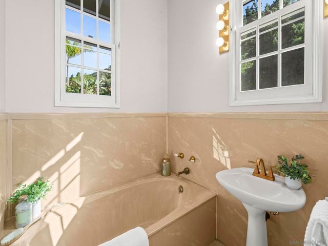 7753 Via Capri, La Jolla, CA 92037