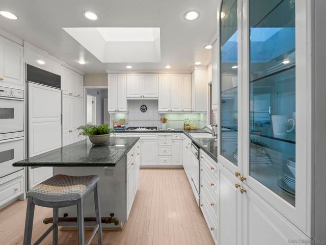 7753 Via Capri, La Jolla, CA 92037