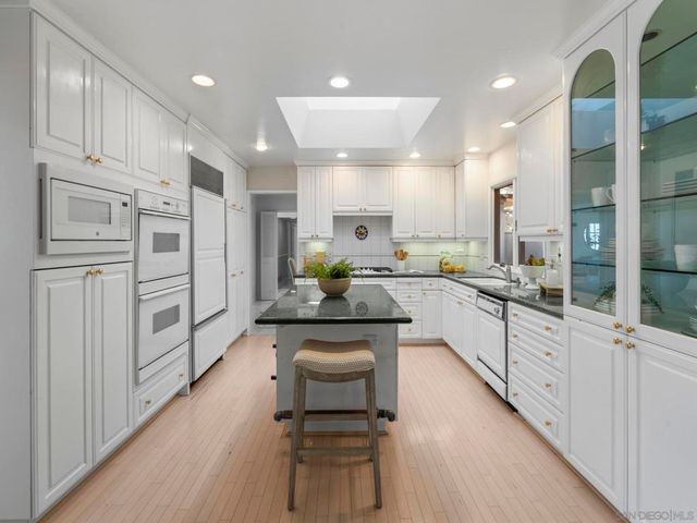 7753 Via Capri, La Jolla, CA 92037