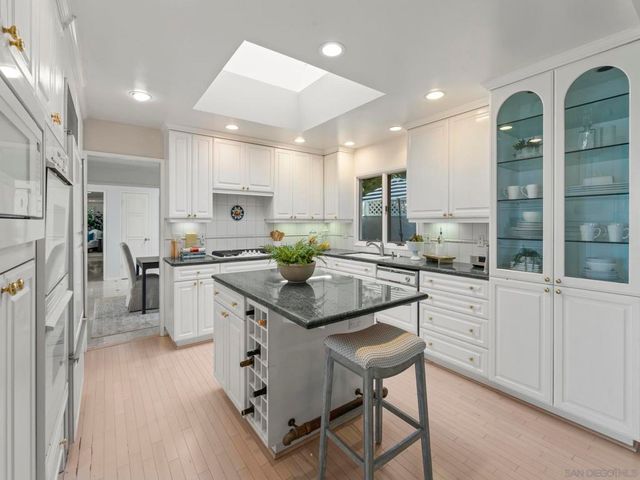 7753 Via Capri, La Jolla, CA 92037