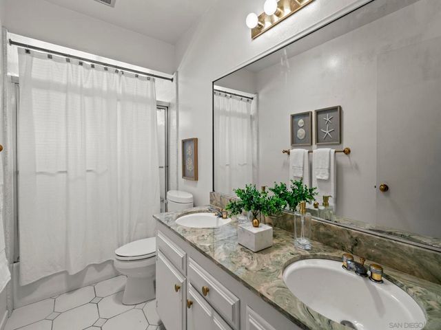 7753 Via Capri, La Jolla, CA 92037