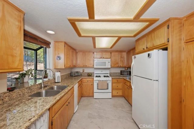 31310 Oakleaf, Running Springs, CA 92382