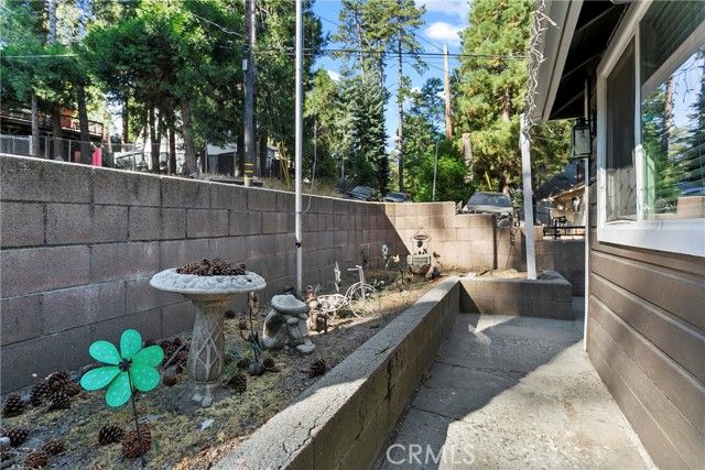 22864 Alder, Crestline, CA 92325