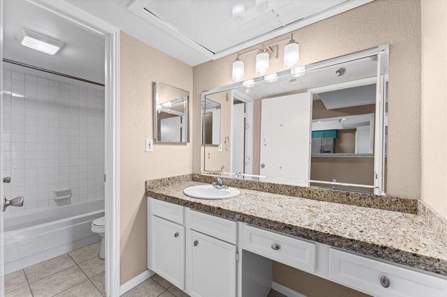 2100 Tanglewilde Street 404, Houston, TX 77063