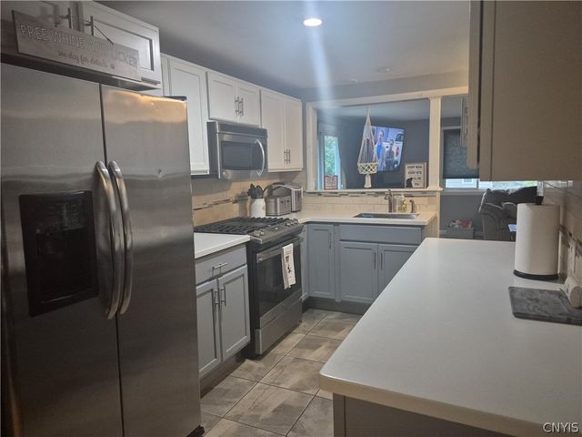 210 Pleasantview Drive, Salina, NY 13088