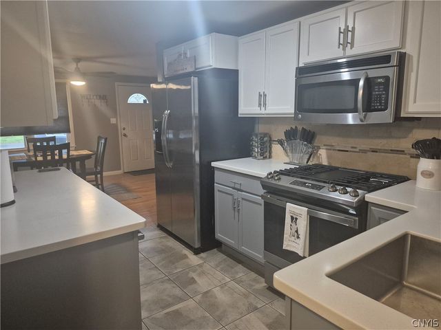 210 Pleasantview Drive, Salina, NY 13088