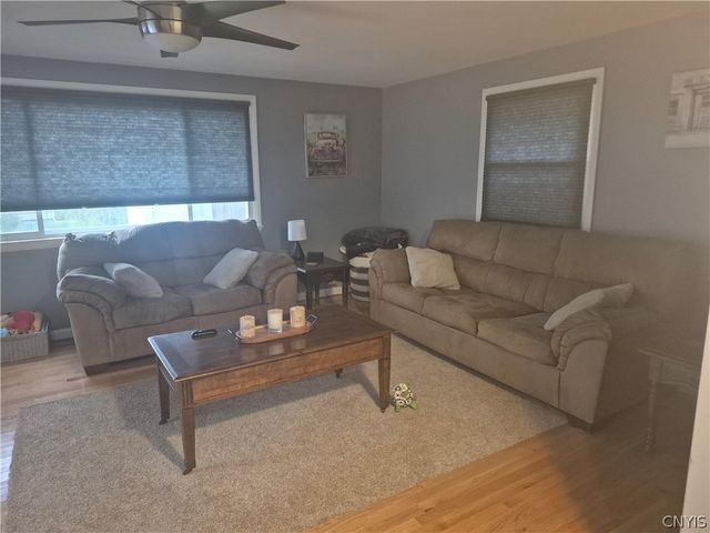 210 Pleasantview Drive, Salina, NY 13088