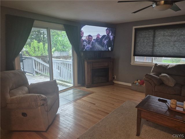 210 Pleasantview Drive, Salina, NY 13088