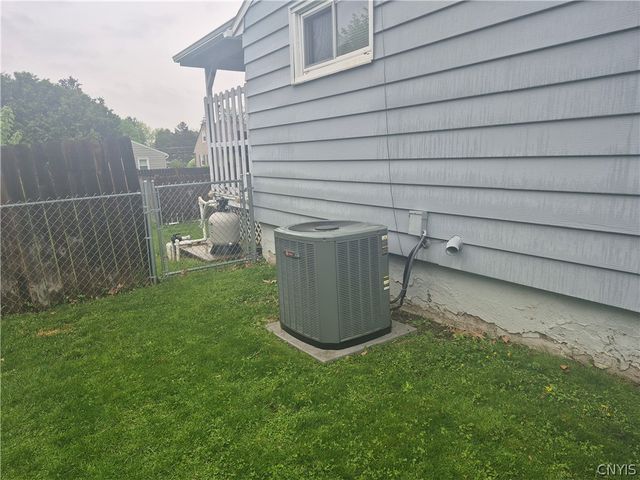 210 Pleasantview Drive, Salina, NY 13088